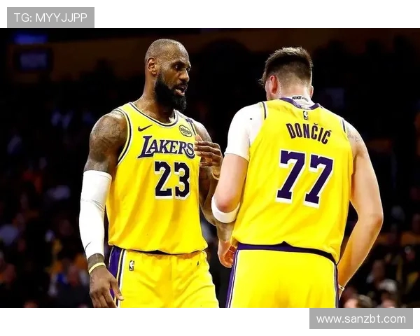 太阳队与独行侠队激战正酣比分胶着引发球迷热议